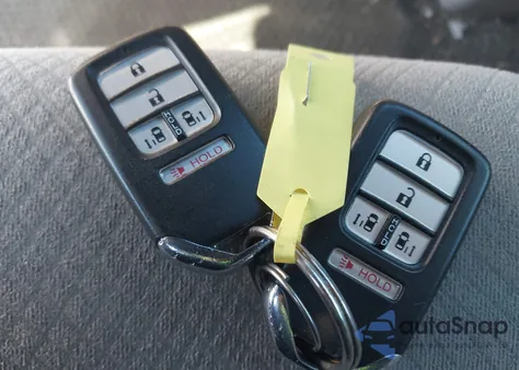 2016 Honda Odyssey Se z USA, uszkodzony, nr VIN 5FNRL5H36GB029217